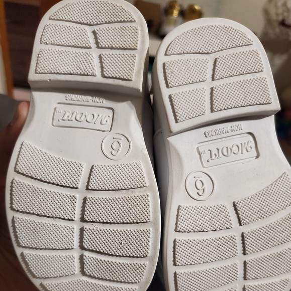 Shoes - Picture 3 of 4